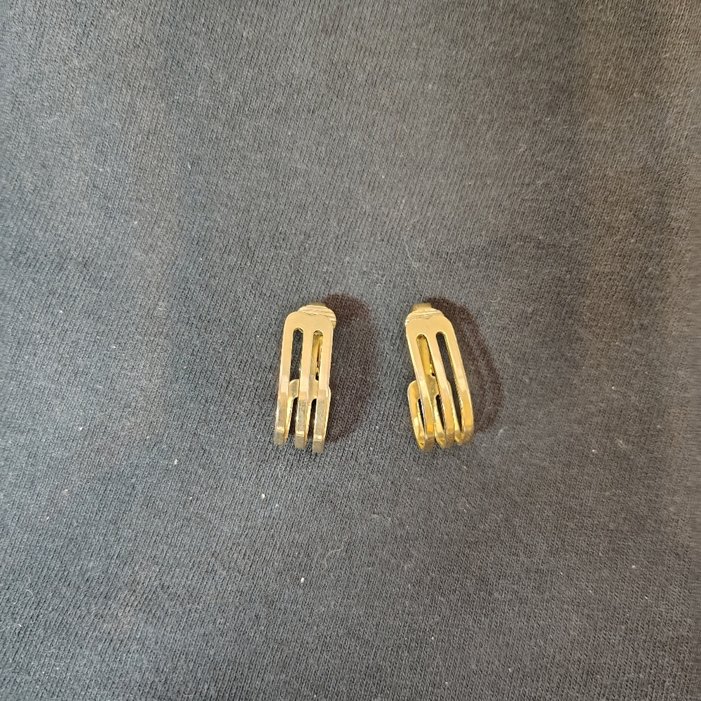 Vintage Gold Tone Triple Bar Clip On Earrings 1" Modern Minimalist Style